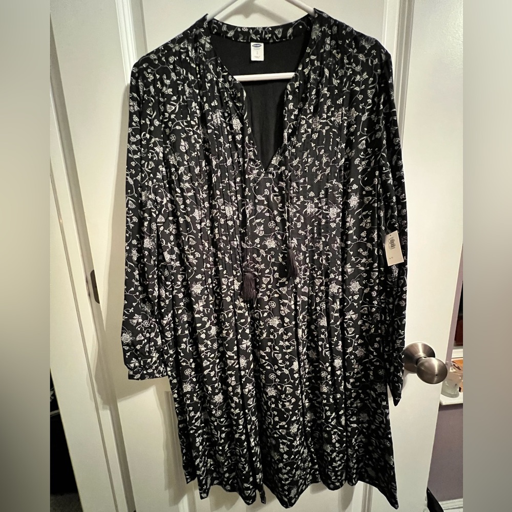 New with tags large Old Navy dress.
